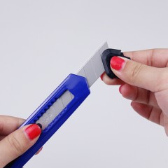 得力 2001美工刀 手动大号不锈钢壁纸刀裁纸刀电工刀美术刀