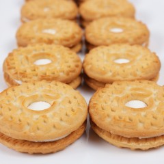 优冠  香浓牛奶夹心饼干 130g