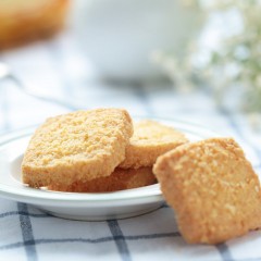 三只松鼠 椰吱脆酥饼117g 松鼠小食光椰吱脆鲜香奶油椰蓉早餐饼干
