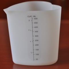 千团精工 爱心形 加厚双刻度硅胶量杯 耐热量杯 烘培软量杯 500ml