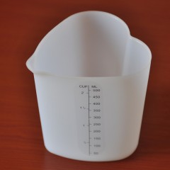 千团精工 爱心形 加厚双刻度硅胶量杯 耐热量杯 烘培软量杯 500ml