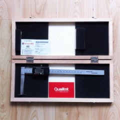 广陆 刀头内沟槽数显卡尺  115-1111