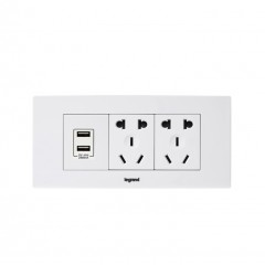 罗格朗 118型中盒三位10孔电源插座+双口USB手机充电插座面板