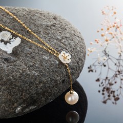 潮宏基  吾爱-臻情 18k黄金珍珠吊坠项链女彩金锁骨链 U